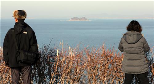 대북 확성기 방송 이틀째 '평소와 다름없는 연평도' - 연합뉴스