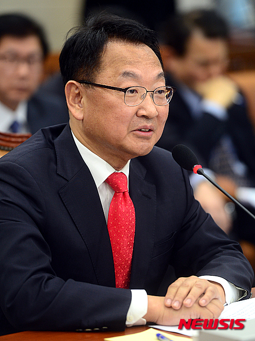 '유일호 경제팀' 출범..G2리스크·저성장 극복할까 - 뉴시스