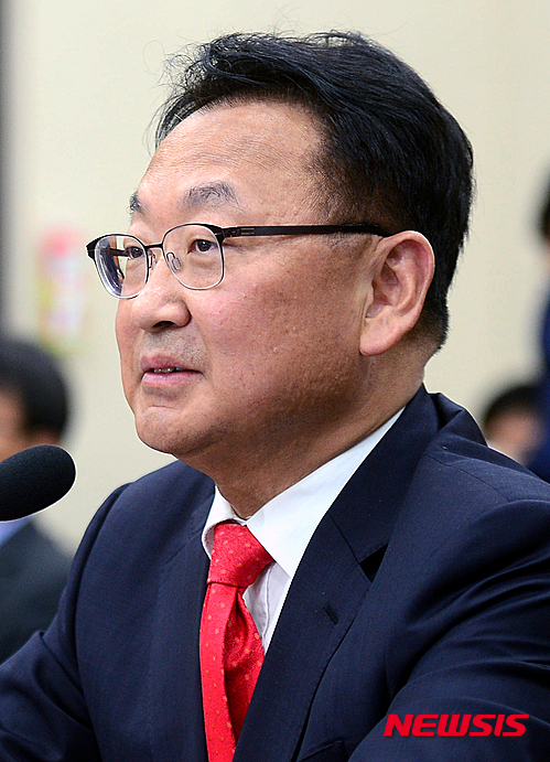 국회 기재위, 유일호 경제부총리 청문보고서 채택 - 뉴시스