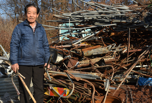 93세 할아버지, 고철 모아 9년간 2300만원 장학금 - 경향신문