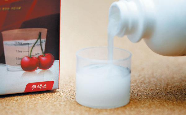 시럽 형태 어린이 의약품에 든 '타르 색소' 퇴출 - 조선일보