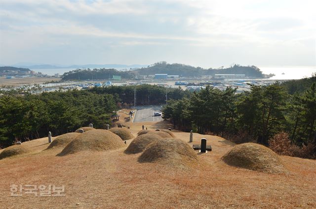 토정 이지함 묘역.