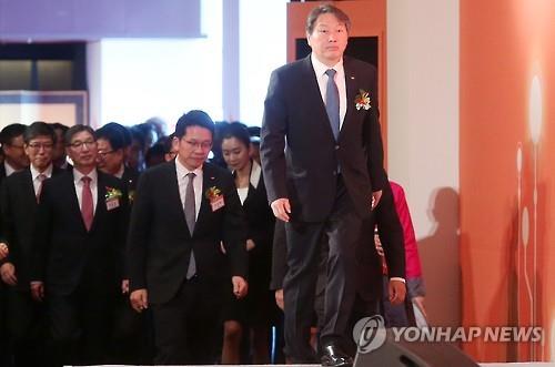 SK 경영 정상화 잰걸음..최태원 지방 현장 강행군 - 연합뉴스