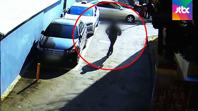 비정한 아버지, 경찰에 필사적 도주..CCTV 영상보니 - JTBC