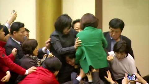 무책임한 경기의회, 줄줄이 사퇴..의정비는 또 인상 - YTN