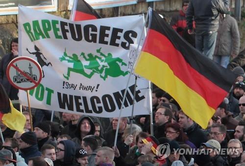 메르켈 난민 정책 반대 51%..