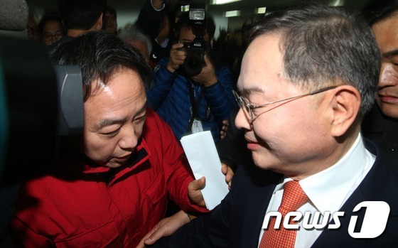 與 마포갑 김중하 예비후보, 안대희 지지 후 사퇴 - 뉴스1