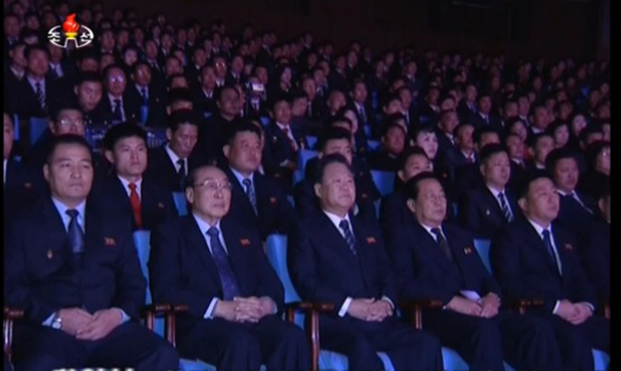 2년 전 절룩거리던 최용해 다리, 눈에 띄게 가늘어져 - 중앙일보