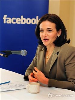 페이스북 COO, 377억원어치 주식 팔아 기부 뒤늦게 밝혀져 - 아시아경제