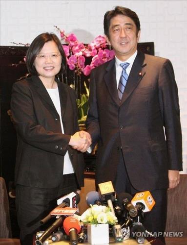 일본 '차이잉원 당선' 대만에 밀착..