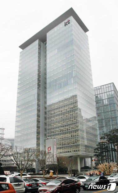 PC화면에 사번·날짜  '둥둥'..KT 직원들 