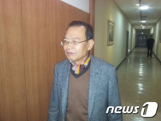 '운전기사 폭행의혹' 김만식 몽고식품 전회장 4시간여 경찰조사(종합) - 뉴스1