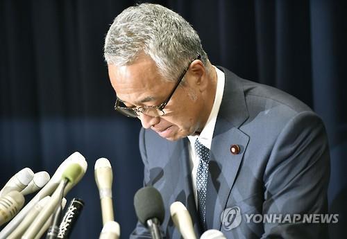 日 '아베노믹스 사령탑' 아마리 각료직 사임..정권 타격(종합3보) - 연합뉴스