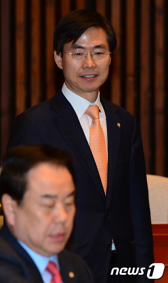 새누리당 의총 참석한 조경태 의원 - 뉴스1