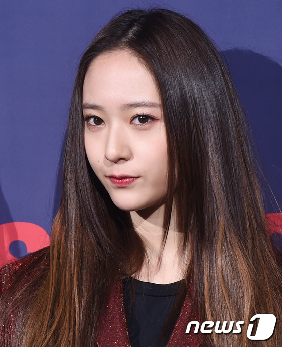 오늘자 크리스탈 | 인스티즈