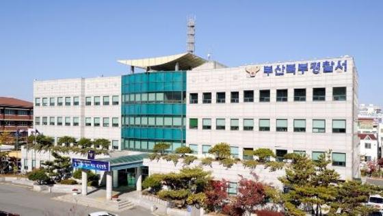 잠금장치 느슨한 영세 식당만 노려 금품 턴 20대 일당 검거 - 뉴스1