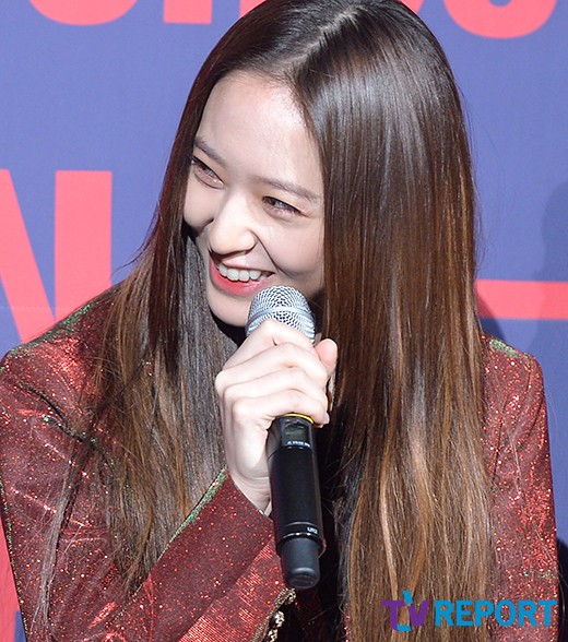 오늘자 크리스탈 | 인스티즈