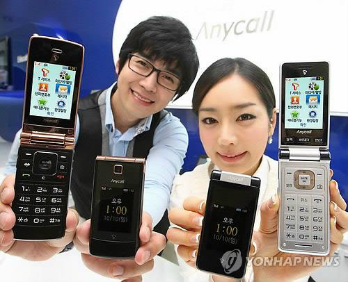 2011년 1월 출시된 삼성전자의 피처폰 와이즈2 (연합뉴스 자료사진)
