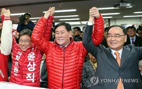 새누리 친박계, 김무성 대표 안방 부산서 세 불리기(종합) - 연합뉴스