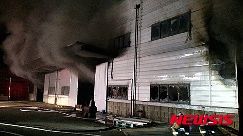 [종합]화성 운동기구 보관창고서 화재..인명피해 없어 - 뉴시스