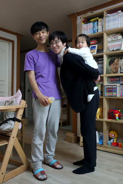 천기저귀 고집하는 당신..깐깐한 아빠한테 반했죠 - 한겨레