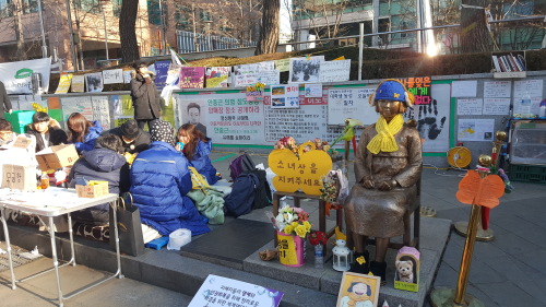 설 연휴에도 소녀상은 외롭지 않다 - 세계일보