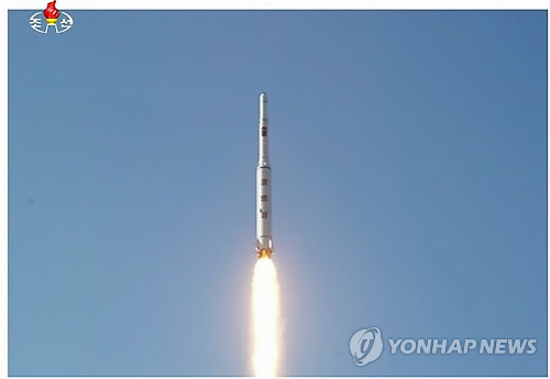 <北미사일 발사> 북TV, 광명성 4호 발사장면 보도     (서울=연합뉴스) 북한 조선중앙TV가 광명성 4호 발사장면을 사진으로 내보냈다. 2016.2.7      nkphoto@yna.co.kr