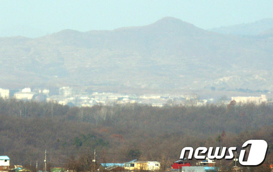 '개성공단 자금 전용' 논란..靑 미루고 통일부 꼬이고 - 뉴스1