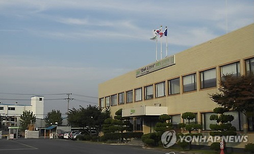 발레오전장 본사 전경 (경주=연합뉴스) 이덕기 기자 = 산별 노조 산하 지부·지회도 스스로 조직형태를 변경해 기업노조로 전환할 수 있다는 대법원 판결이 내려진 발레오전장시스템스코리아(주). 사진은 본사 전경. 2016.2.20. <<발레오전장 제공>> duck@yna.co.kr
