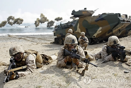 2014년 한·미 해병대와 해군이 경북 포항 일대에서 실시한 쌍룡훈련 <<연합뉴스 자료사진>>