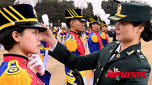 넌 이제 정식 사관생도야