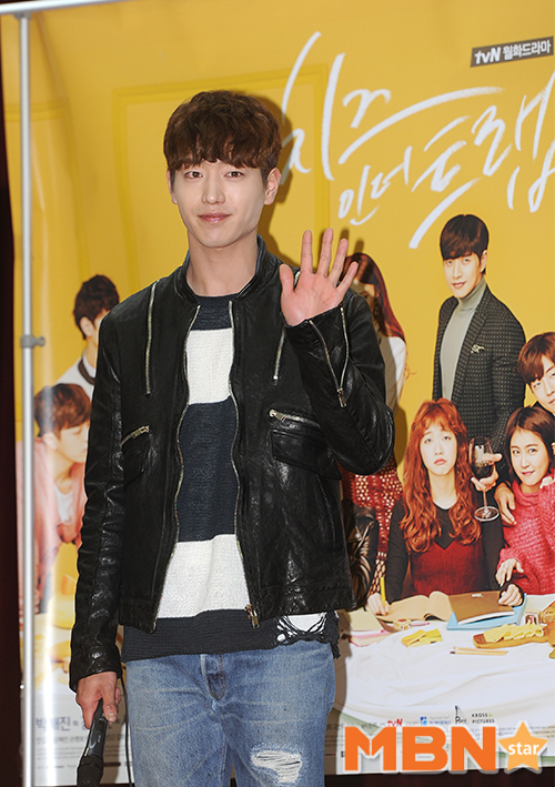 [현장is] 서강준,프리허그에 1000팬 운집..”추억 나누자” | 인스티즈