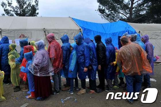 '난민창고' 그리스..발칸 통제에 난민 발 묶여 '이중고' - 뉴스1