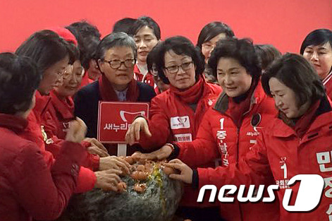 새누리 여성후보들, '공천? 계란으로 바위치기' - 뉴스1