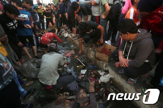 이라크 검문소서 자폭테러..최소 47명 사망 72명 부상 - 뉴스1