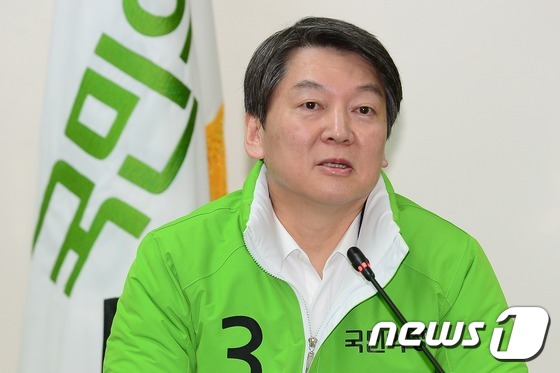 안철수 국민의당 상임공동대표가 1일 오전 서울 마포구 당사에서 열린 선거대책위원회의에서 모두발언을 하고 있다.2016.3.1/뉴스1 © News1 민경석 기자