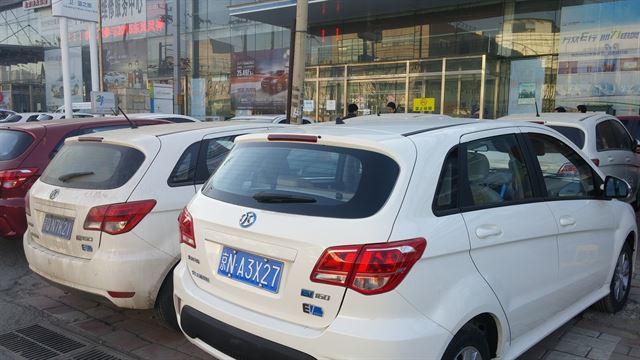 [뒤끝뉴스] 왜 중국은 '하이브리드'에게 혹한의 대륙인가 - 한국일보