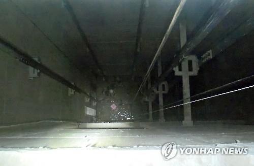 '사람 갇혔는데' 고장 엘리베이터 놔두고 한달 춘제연휴 - 연합뉴스