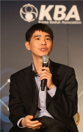 [알파고VS이세돌] 중계에 관심 폭발.. 구글과 바둑계 홍보효과만 1천억원 | 인스티즈