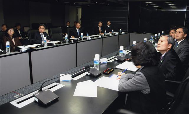 국가정보원이 8일 서울 서초구 내곡동 청사에서 ‘국가사이버안전관리규정’에 따라 14개 정부부처가 참석한 가운데 긴급 국가사이버안전대책회의를 열고 있다. 국가정보원 제공