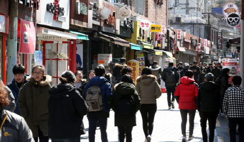 평생직장 사라지는 불안사회..청춘들의 블랙홀로 - 매일경제