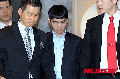 이세돌, 알파고 난타전 유도..초반승기 노린다 - 뉴시스