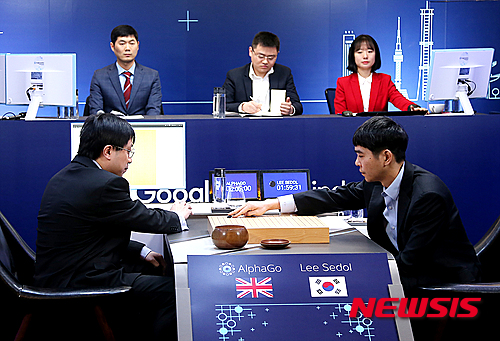알파고, 대 이세돌 미세 우세..인간바둑에 없는 파격수 - 뉴시스