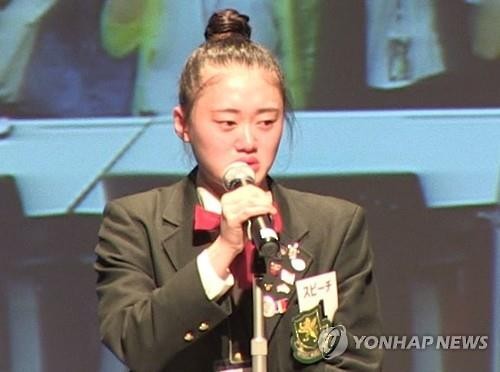 (도쿄=연합뉴스) 이세원 특파원 = 12일 일본 도쿄 한국문화원에서 열린 제9회 한국어 말하기 대회 본선에 참가한 고교 2학년 하타케야마 나나(전<田위에 白>山奈奈> 양이 동일본대지진 때 쓰나미 피해를 본 일본인에게 한국인이 격려의 메시지를 보내준 것을 울먹이며 얘기하고 있다.