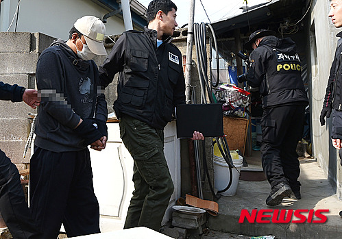 시각장애父 살해母子 현장검증..