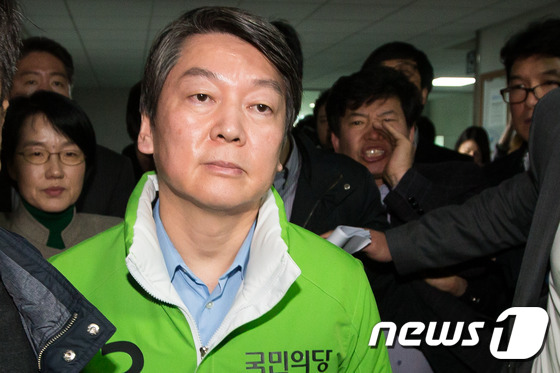 국민의당, 경선참여·탈락후보 지지자들 최고위에서 난동 | 인스티즈