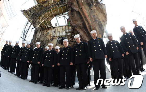 천안함 6주기 추모식 거행..