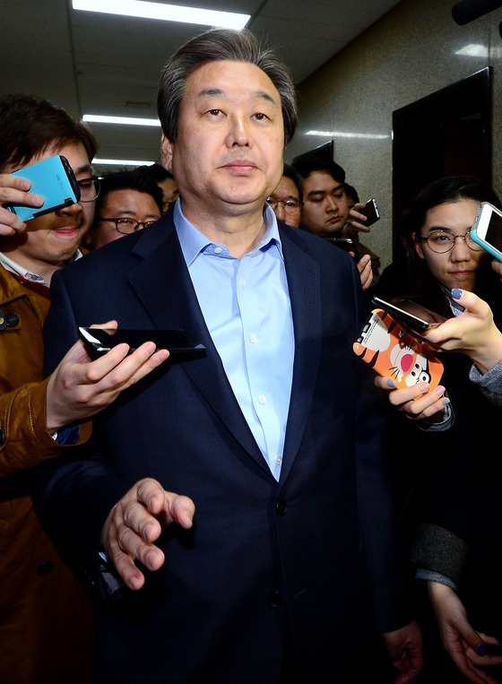 고성 속 '빈손' 與 최고위..김무성 대표직 사퇴 언급까지 - 머니투데이