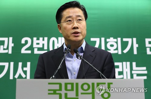 (서울=연합뉴스) 황광모 기자 = 국민의당 이태규 홍보전략본부장이 25일 오후 서울 마포 당사에서 열린 기자회견에서 20대 총선 전략과 야당의 후보 단일화를 비롯한 야권연대에 대한 입장을 말하고 있다. 2016.3.25