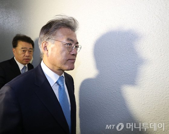 당 정체성 논쟁 부질없다는 文